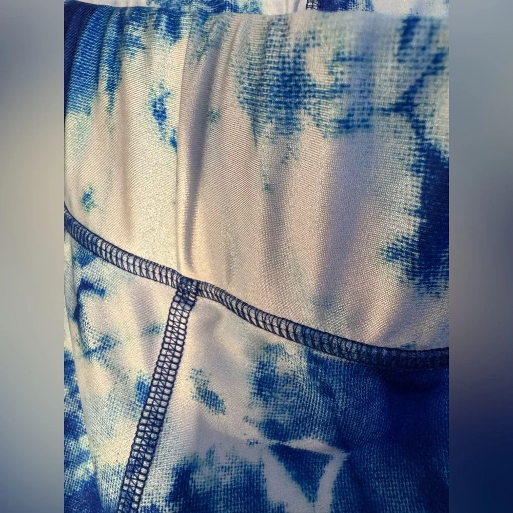 TEREZ Skys The Limit Capri 22” inseam Cloud Blue White Tie Dye Leggings Large